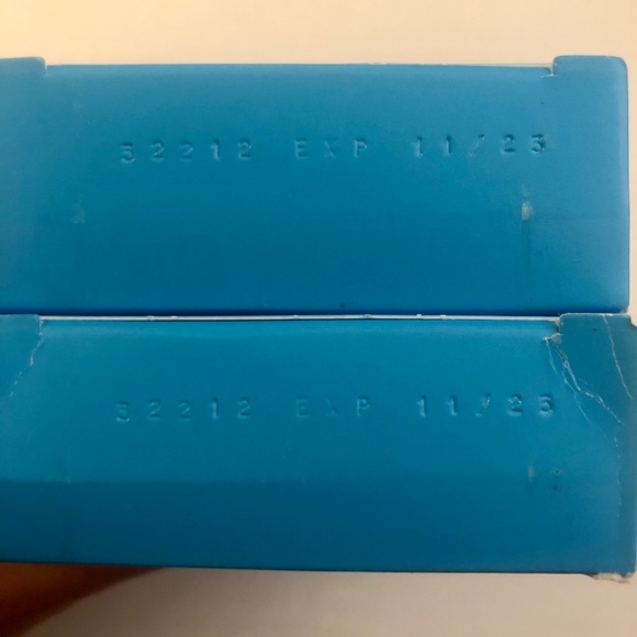 (2) Queen V CLEANSING BAR NWT Wild Berry - Picture 3 of 7